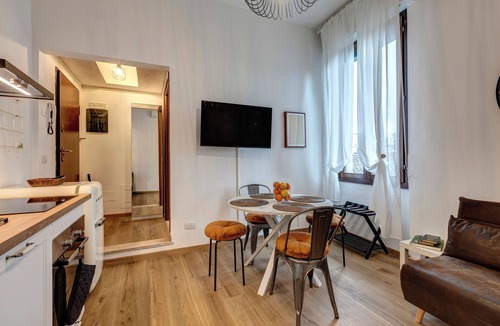 Careggi Rifredi Apartment | Perfect Shelter for Couples