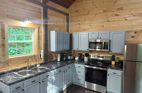 Primrose Cabin | Perfect Spring Getaway: Natural Bridge Cabin Stay