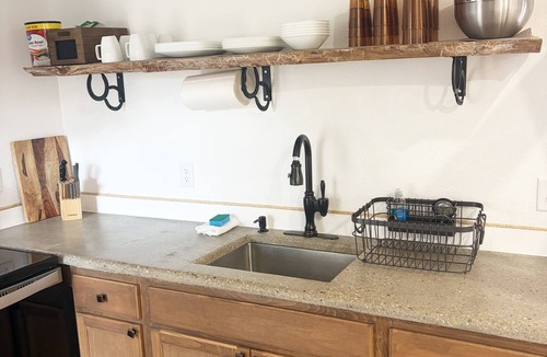 Lava Hot Springs Apartment | Perfect Studio - Walking distance of Lava Hot Springs Pools