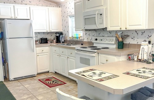 Chiefland House | Perfect Suwannee Getaway! Steps from the water with Elevator!