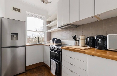 Queen's Park Apartment | Perfect Tourist Location! Central & Sunny Terrace!