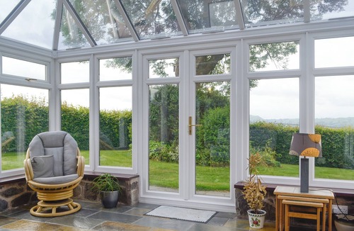 Newtown Cottage | Perfect venue for a gathering of friends or families accommodating 10 guests.