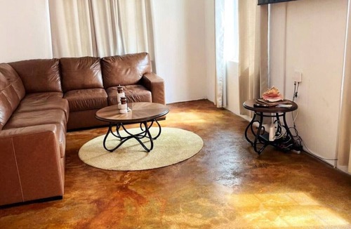 Drapers House | Perfect View - Private Downstairs in Shared House