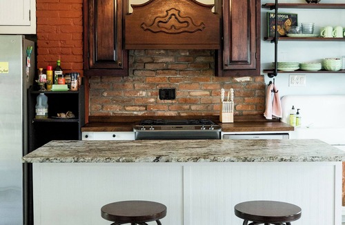 Lexington House | Perfect weekend escape 45 min from Kansas City - wineries + shopping + charm