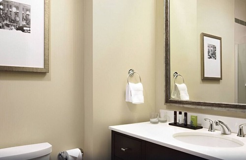 Downtown St. Louis House | Perfectly Appointed Suite for Groups! Free Wi-Fi!