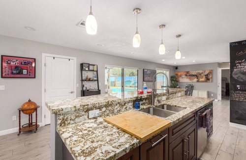 Roadrunner Estates East Hotel | Perfectly centrally located with all the amenities imaginable.