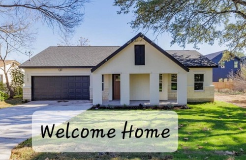 Jonestown House | Perfectly Charming 2 bd 2bth home, newly remodeled!