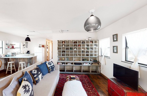 Dripping Springs Cabin | Perfectly decorated, dog-friendly cabin with community pool and hot tub