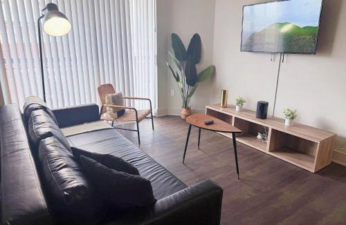 Pentagon City Apartment | Perfectly Located Apt - Steps to Metro & More