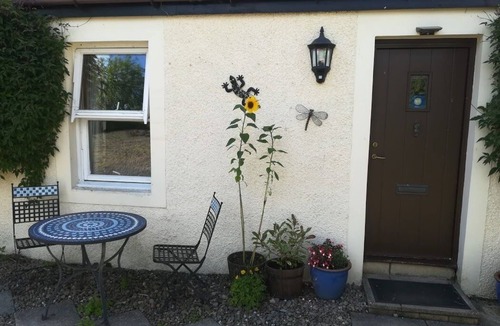 Balerno Cottage | Perfectly located for The Pentlands. It also has easy access to the city.