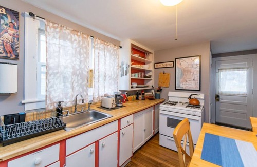 Old North End Apartment | Perfectly Located Private 2 Bdrm Apartment