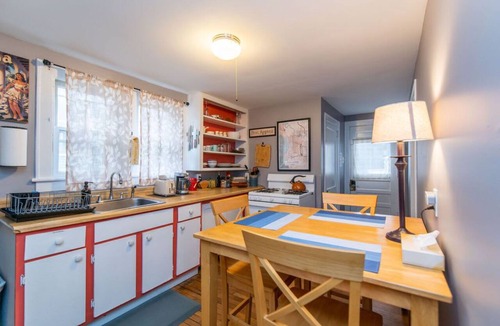 Old North End Apartment | Perfectly Located Private 2 Bdrm Apartment