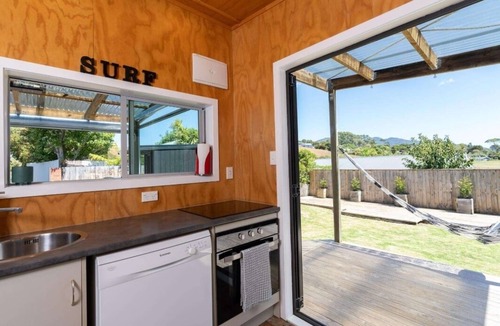 Raglan Cabin | “Perfectly Placed for Peace, Coffee, and the Coast”