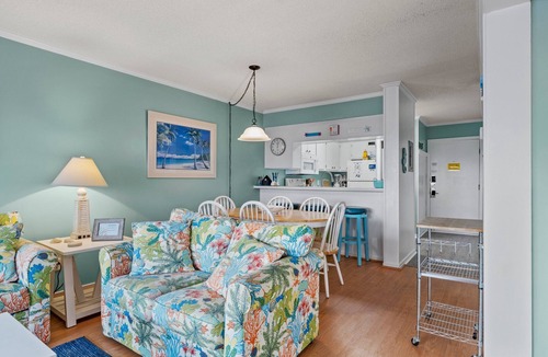 Morehead City Condo | Perfectly pool side at APATB! King, Full, 2 Twins