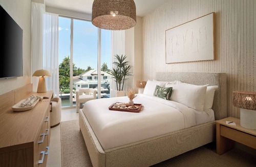 17th Street Causeway Hotel | Perfectly Relaxing Room Near Port Everglades Spot Superyachts Just 4 Miles Away