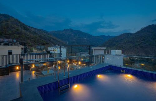 Tapovan Hotel | Perfectstayz Premium Laxmi Heritage with Rooftop Pool & Cafe