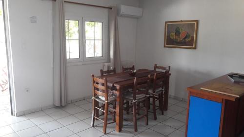 Lavreotiki Villa | Periyali