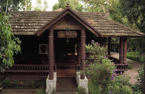 Poovar House | Periyaveettil Heritage Home/Authentic Kerala Nadumuttam House