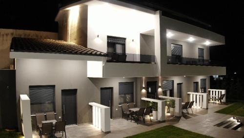Stavros Hotel | Perla Inn