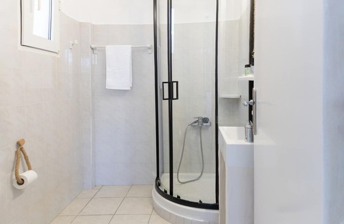 Menites Hotel | Perla Pool Hotel Andros