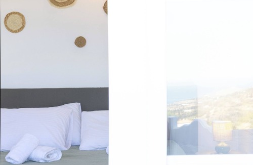 Menites Hotel | Perla Pool Hotel Andros