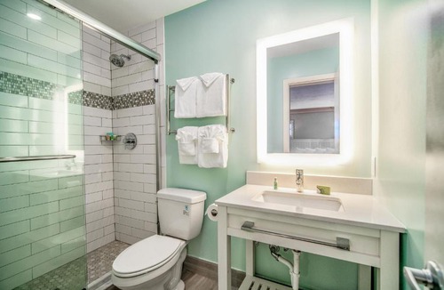 Melinda Cook Hotel | Perry's Ocean-Edge Resort