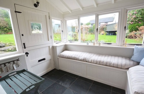 Georgeham Cottage | Perrymans Thatched Cottage Sleeps 6 | Dog Friendly