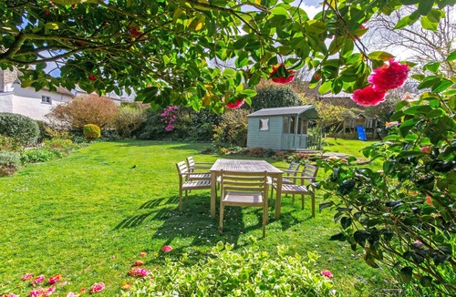 Georgeham Cottage | Perrymans Thatched Cottage Sleeps 6 | Dog Friendly