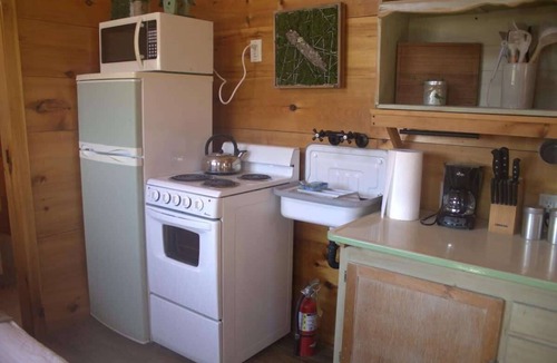 Wilder Cabin | Perrywinkle's Retreat-Hidden Paradise Farms