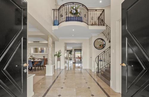 Dianella House | Perth 2-Story, Views, BBQ & More
