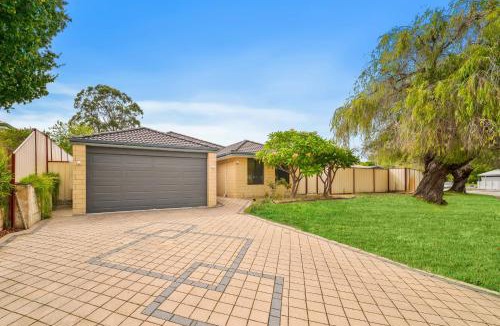 Thornlie House | Perth Airport Stay 5BR House with 6 Beds &Parking