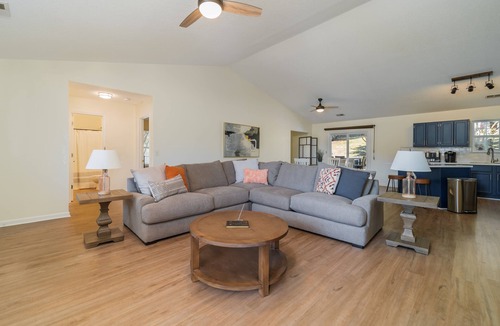 Greenville House | Pet + Family Friendly 4BR Pool House Near Furman