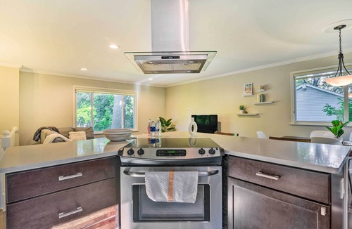 West Bloomfield House | Pet-Friendly Michigan Home: 5 Mi to State Park!