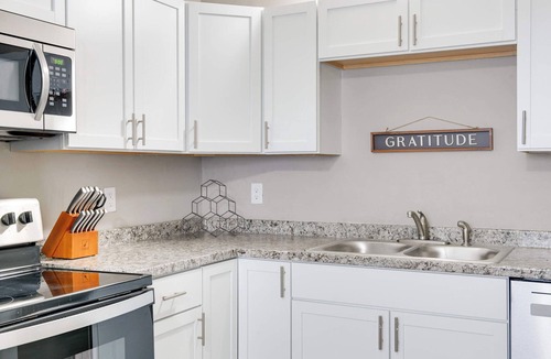 Robbinsdale House | Pet-Friendly 1 Bedroom Urban Oasis Garage W/D Central Fenced Yard