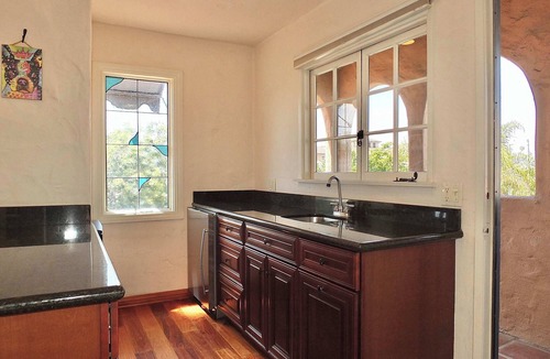 Belmont Shore House | Pet-Friendly, 1 Block to Beach, World Cup, Sleep 7