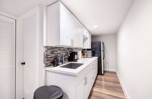 Wallingford House | Pet Friendly 1BR Basement w, Gym, Near UW &Hospital