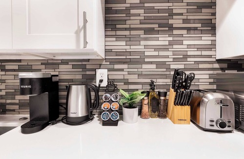 Wallingford House | Pet Friendly 1BR Basement w, Gym, Near UW &Hospital