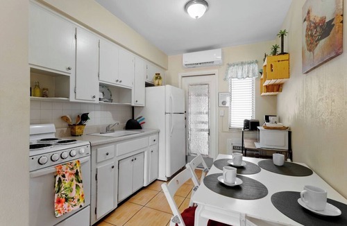 Downtown Hollywood Apartment | Pet-Friendly 1BR Studio w/Parking and BBQ, Hollywood