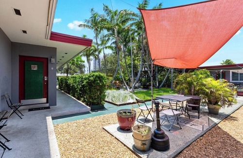 Downtown Hollywood Apartment | Pet-Friendly 1BR Studio w/Parking and BBQ, Hollywood