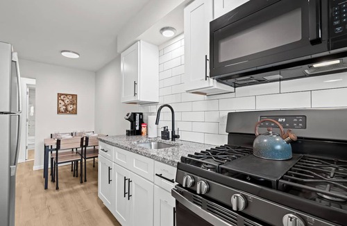 Mount Clemens Apartment | Pet-Friendly 1BR Flat with Dog Park & King Bed