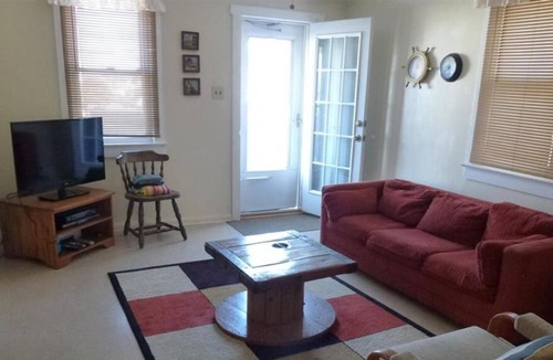 Ship Bottom House | Pet Friendly 2 Bedroom Duplex