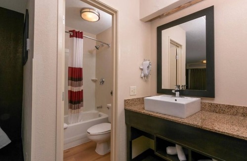Columbus Hotel | Pet-Friendly 2-Room Stay Near Downtown Columbus & Major Attractions