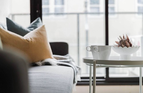 Melbourne Central Business District Apartment | Pet-friendly 2BR Near Southern Cross, Free Parking