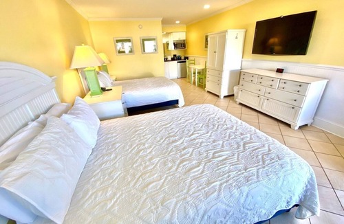 Atlantic Beach Hotel | Pet-friendly, 3 Blocks to Beach, Pool, #103