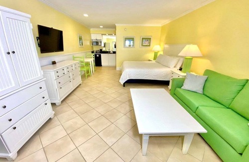 Atlantic Beach Hotel | Pet-friendly, 3 Blocks to Beach, Pool, #104