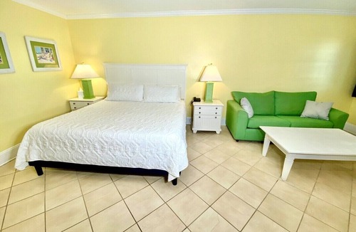 Atlantic Beach Hotel | Pet-friendly, 3 Blocks to Beach, Pool, #104