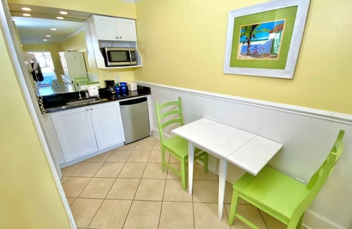Atlantic Beach Hotel | Pet-friendly, 3 Blocks to Beach, Pool, #105
