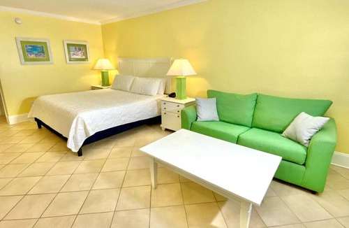 Atlantic Beach Hotel | Pet-friendly, 3 Blocks to Beach, Pool, #108