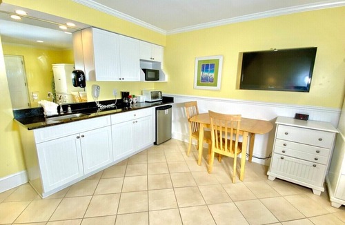Atlantic Beach Hotel | Pet-friendly, 3 Blocks to Beach, Pool, #110