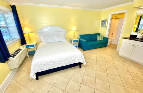 Atlantic Beach Hotel | Pet-friendly, 3 Blocks to Beach, Pool, #110